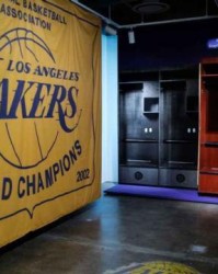 乐鱼官方-科比更衣柜对外拍卖，290万美元成交价创纪录