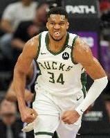 字母哥谈季后赛：全神贯注全队一起拼搏 一切皆有可能