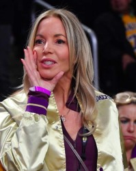 一夜3大交易动态！湖人卖100亿美元创纪录，祖巴茨成快船非卖品