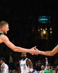 乐鱼官方-豪取10连胜！绿军三叉戟有多强？联盟第一遥遥领先