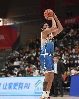 乐鱼体育官网-攻防尽力局！劳森几乎打满全场 19中8拿到18分16板7助3帽