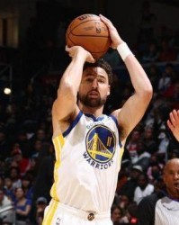 乐鱼体育官网-一人稳 一人狠 勇士7000万替补双枪露出獠牙