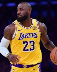 詹姆斯连续10分是以最完美的方式终结的！但纪录早就历史独一档！