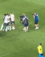 即将登陆斯坦福桥！赛后帕尔默、德拉普等人与埃斯特旺聊天安慰